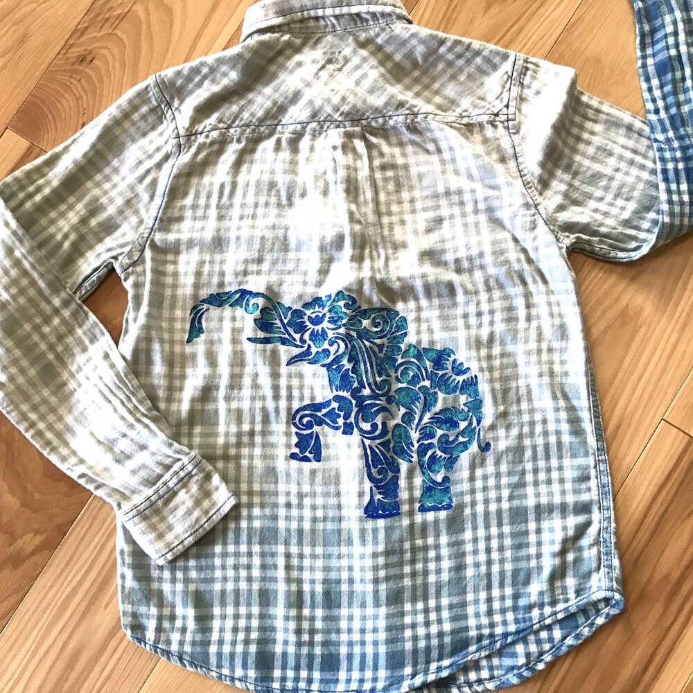 Upcycled Bleached Flannel Shirt Hand Painted Elephant Top Green Blue Medium - Picture 6 of 10